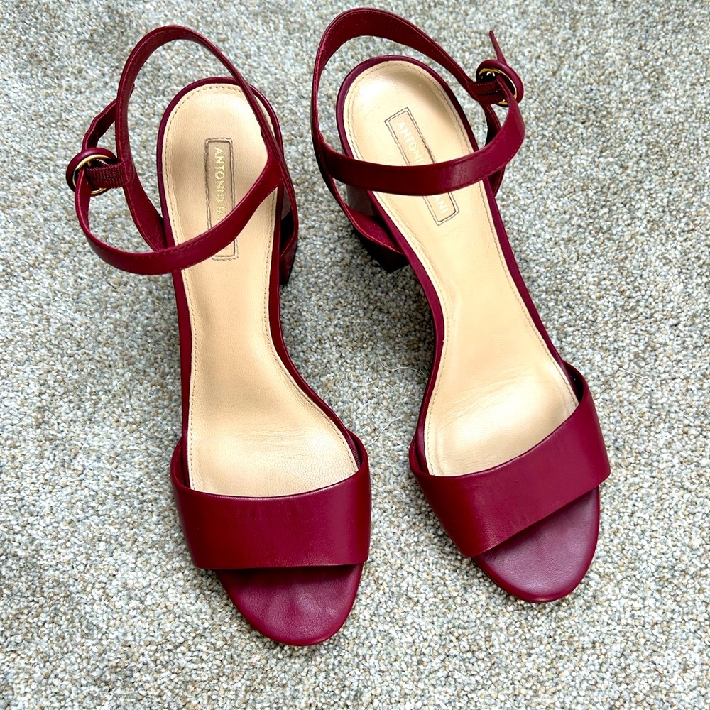 Size 10M Womens Antonio Melani Shaylen Block Heeled Sandals AnkleStrap Maroon